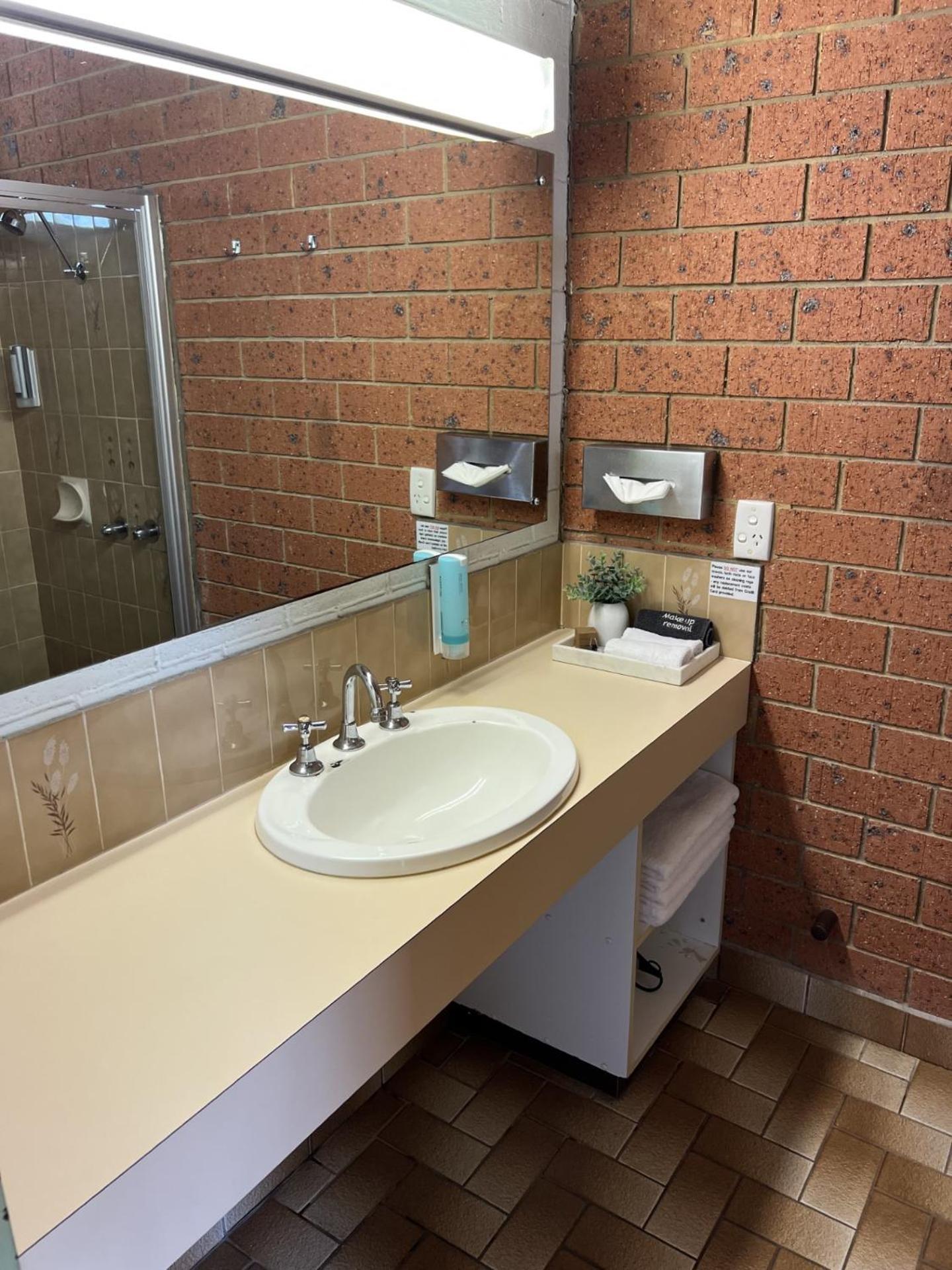 Alexandra Motor Inn Екстериор снимка